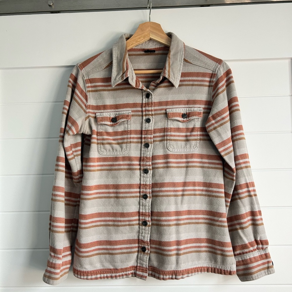 SOLD - Patagonia Fjord Flannel Organic Cotton Cream & Orange Striped Shirt Sz 6